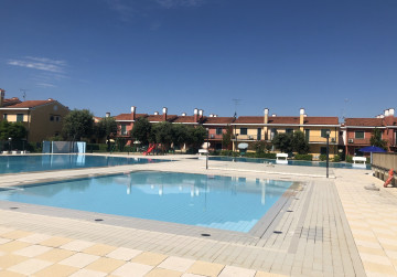 Villetta a schiera con piscina in vendita a 600m dalla spiaggia